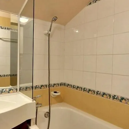 公寓 Au Pied Des Pistes Avec Balcon Et Cuisine Equipee - Fr-1-455-7